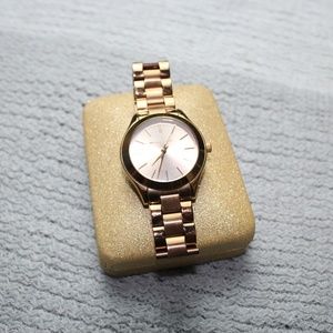 Michael Kors Runway Quartz Rose Gold Dial Watch